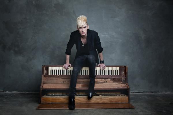 12 musiccolton dixon 0479